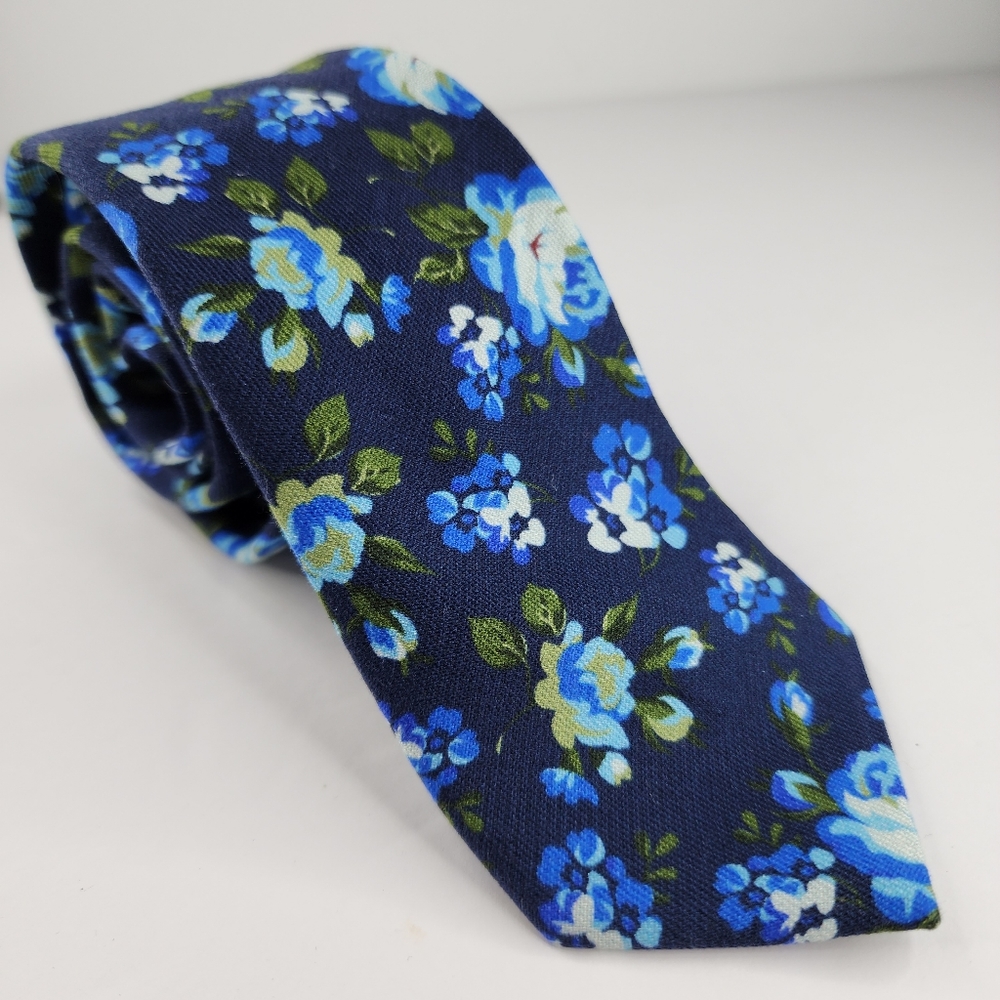 14TH AND UNION Blue Floral Tie.